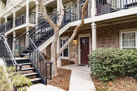 660 Barnett Shoals Rd #212, Athens, GA 30605