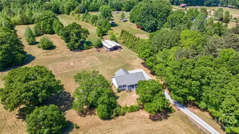 1221 Barber Creek Rd, Statham, GA 30666