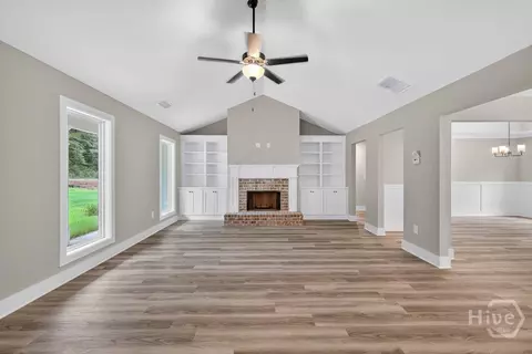Living - 143 Wards Creek Rd #2, Toccoa, GA 30577 photo 2 of 4