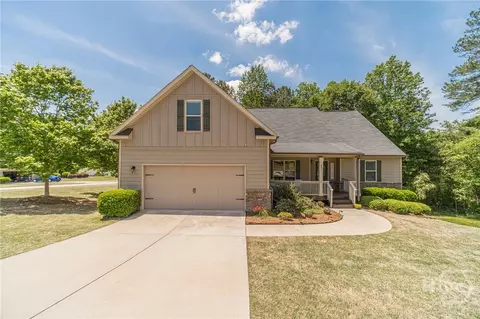 801 Rouse Cir, Hoschton, GA 30548