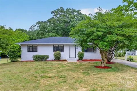 207 Buena Vista St, Winder, GA 30680