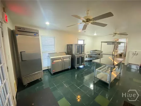 Kitchen - 1029 S Elm St, Commerce, GA 30529 photo 9 of 11