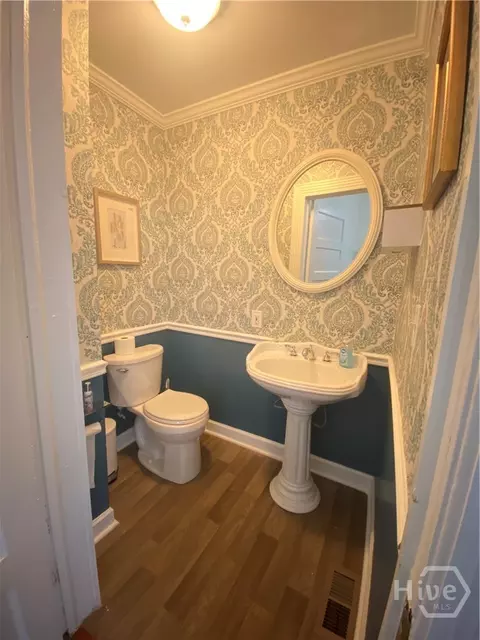 Bath - 1029 S Elm St, Commerce, GA 30529 photo 1 of 1