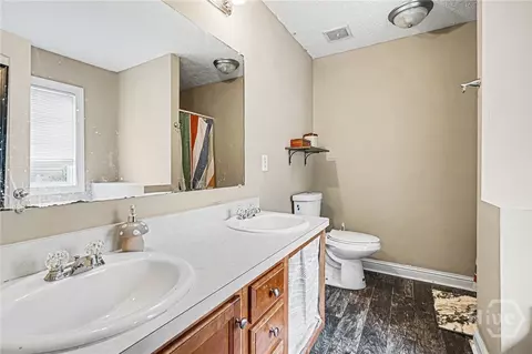 Bath - 610 Dakota St, Bethlehem, GA 30620 photo 1 of 2