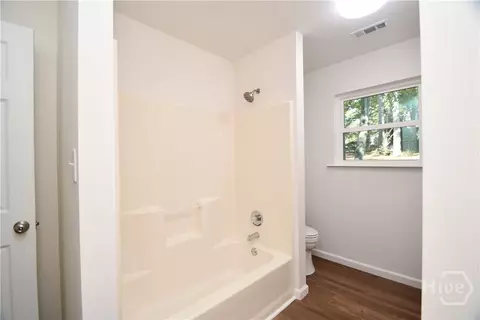 Bath - 110 Thomas Trl, Covington, GA 30016 photo 2 of 5
