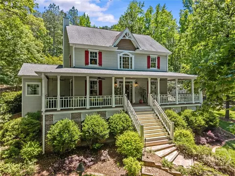 1660 Maple Ridge Dr, Loganville, GA 30052