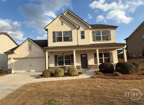 560 Calgary Downs Dr, Winder, GA 30680