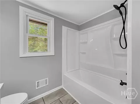 Bath - 858 Clairmont Ave, Comer, GA 30629 photo 2 of 3