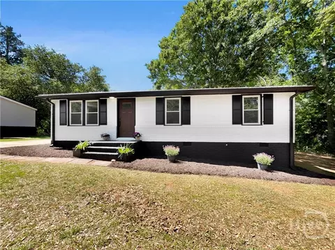 858 Clairmont Ave, Comer, GA 30629
