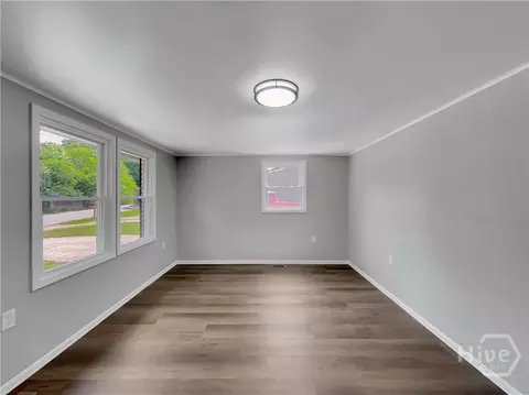 Living - 858 Clairmont Ave, Comer, GA 30629 photo 2 of 4