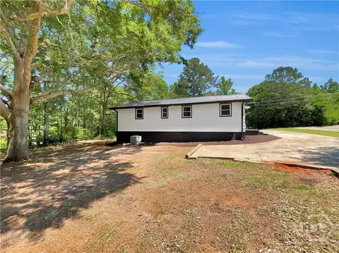 Exterior - 858 Clairmont Ave, Comer, GA 30629 photo 6 of 8