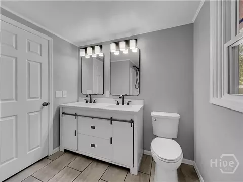 Bath - 858 Clairmont Ave, Comer, GA 30629 photo 3 of 3