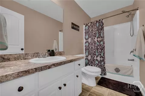 Bath - 335 Elizabeth Ct, Colbert, GA 30628 photo 1 of 2