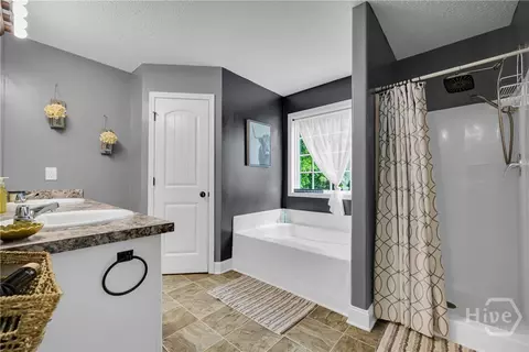 Bath - 335 Elizabeth Ct, Colbert, GA 30628 photo 2 of 2
