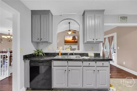 Kitchen - 335 Elizabeth Ct, Colbert, GA 30628 photo 3 of 3