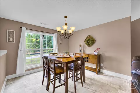Dining - 335 Elizabeth Ct, Colbert, GA 30628 photo 2 of 2