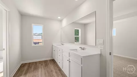 Bath - 906 Stow Ln, Monroe, GA 30655 photo 1 of 2