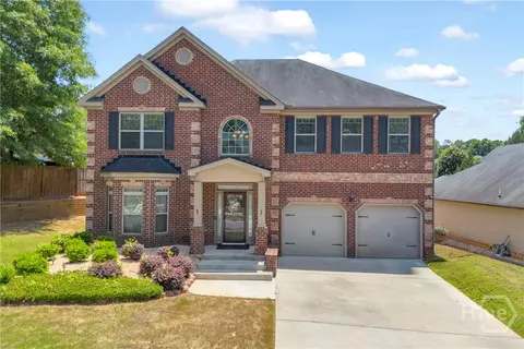 90 Waters Edge Ln, Covington, GA 30014