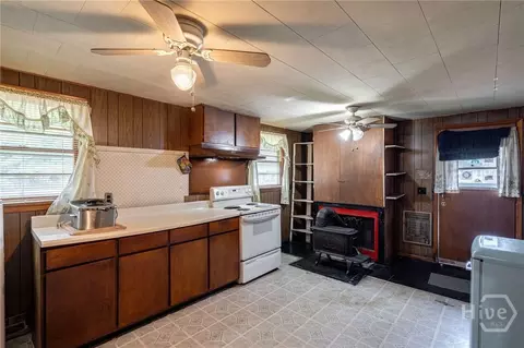 Kitchen - 943 Clairmont Ave, Comer, GA 30629 photo 3 of 3
