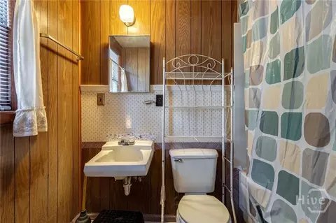 Bath - 943 Clairmont Ave, Comer, GA 30629 photo 2 of 2
