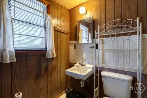 Bath - 943 Clairmont Ave, Comer, GA 30629 photo 1 of 2