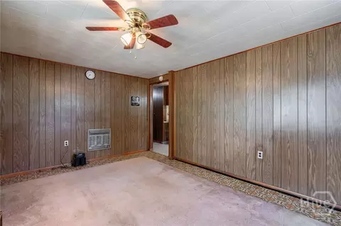 Living - 943 Clairmont Ave, Comer, GA 30629 photo 2 of 2