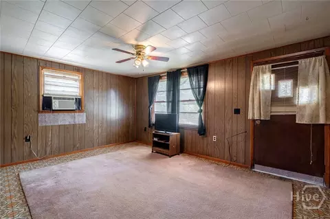 Living - 943 Clairmont Ave, Comer, GA 30629 photo 1 of 2