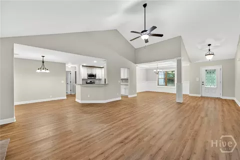 Living - 717 Oconee Ln, Commerce, GA 30529 photo 5 of 6