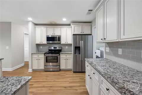 Kitchen - 717 Oconee Ln, Commerce, GA 30529 photo 2 of 5