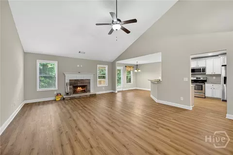 Living - 717 Oconee Ln, Commerce, GA 30529 photo 2 of 6