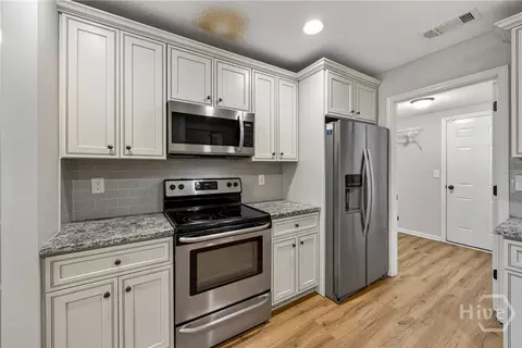 Kitchen - 717 Oconee Ln, Commerce, GA 30529 photo 4 of 5