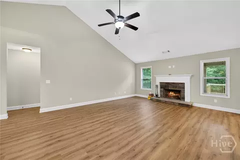 Living - 717 Oconee Ln, Commerce, GA 30529 photo 3 of 6
