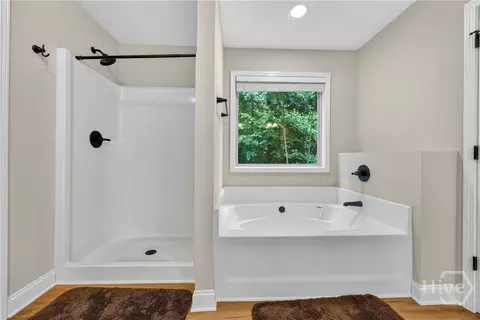 Bath - 717 Oconee Ln, Commerce, GA 30529 photo 2 of 5