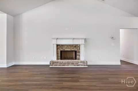 Living - 176 Grace Ln #5, Colbert, GA 30628 photo 1 of 4
