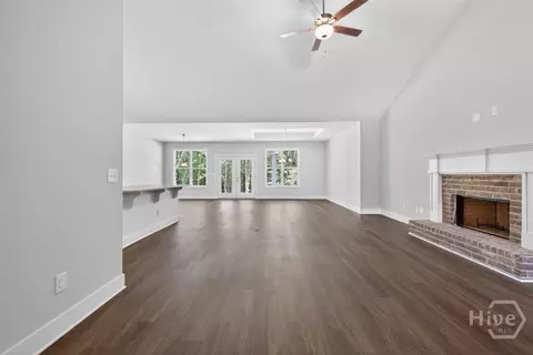 Living - 176 Grace Ln #5, Colbert, GA 30628 photo 2 of 4