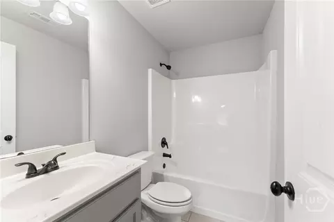 Bath - 300 Bryce Ave, Jefferson, GA 30549 photo 6 of 8
