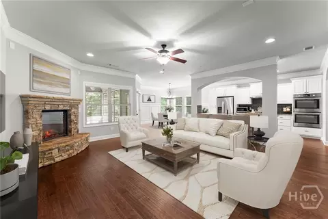 Living - 300 Bryce Ave, Jefferson, GA 30549 photo 2 of 5