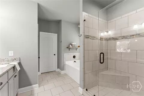 Bath - 300 Bryce Ave, Jefferson, GA 30549 photo 4 of 8