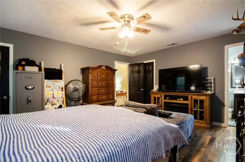 Bedroom - 2150 Beaverdam Rd, Colbert, GA 30628 photo 4 of 7