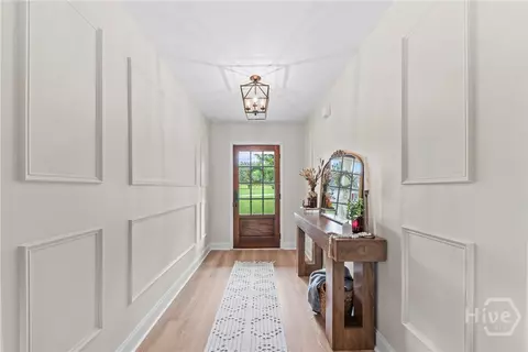 Entry Way - 1011 Shelnutt Dr, Bishop, GA 30621 photo 5 of 6
