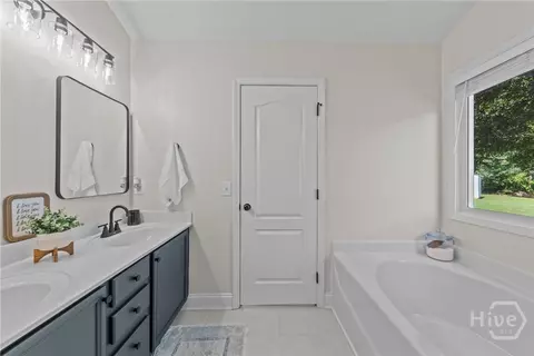 Bath - 1011 Shelnutt Dr, Bishop, GA 30621 photo 6 of 7