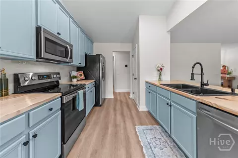 Kitchen - 1011 Shelnutt Dr, Bishop, GA 30621 photo 6 of 8