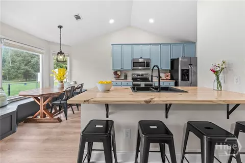 Kitchen - 1011 Shelnutt Dr, Bishop, GA 30621 photo 4 of 8