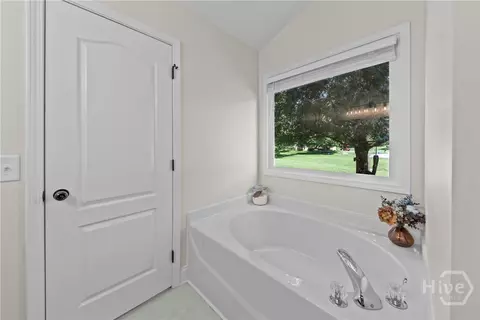 Bath - 1011 Shelnutt Dr, Bishop, GA 30621 photo 3 of 7