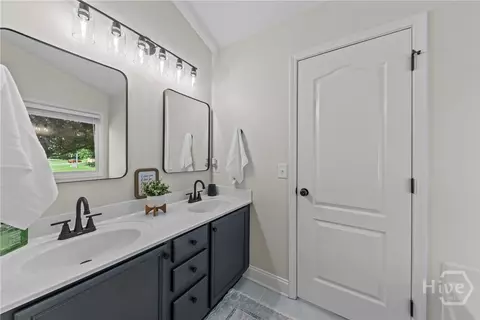 Bath - 1011 Shelnutt Dr, Bishop, GA 30621 photo 5 of 7