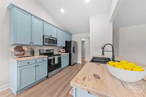 Kitchen - 1011 Shelnutt Dr, Bishop, GA 30621 photo 2 of 8