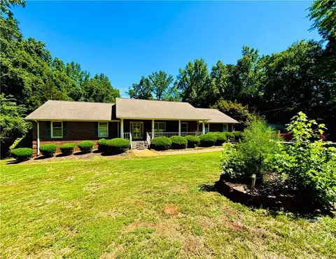 110 Saxon Woods Dr, Athens, GA 30607