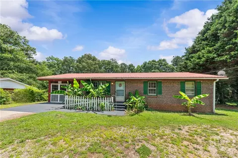 564 Peters St, Statham, GA 30666
