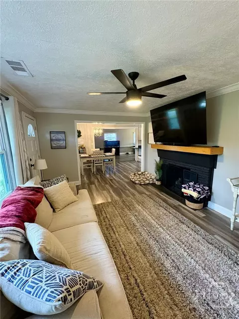 Living - 199 Harris St, Toccoa, GA 30577 photo 3 of 3