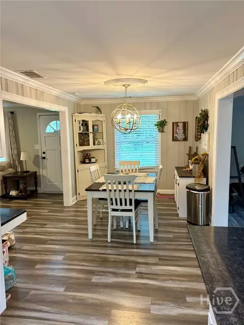 Dining - 199 Harris St, Toccoa, GA 30577 photo 2 of 3